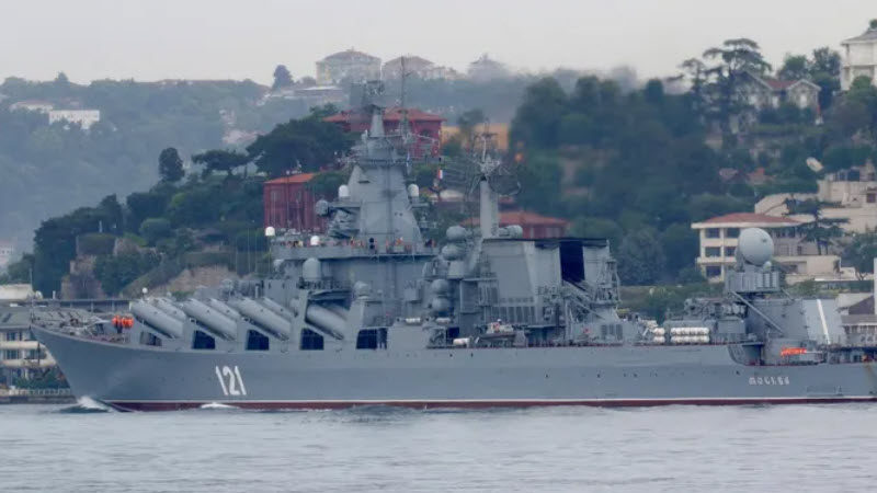 ウクライナ軍 トルコの軍事ドローン「バイラクタル」ロシアの巡視船2隻を黒海スネーク島付近で爆破 